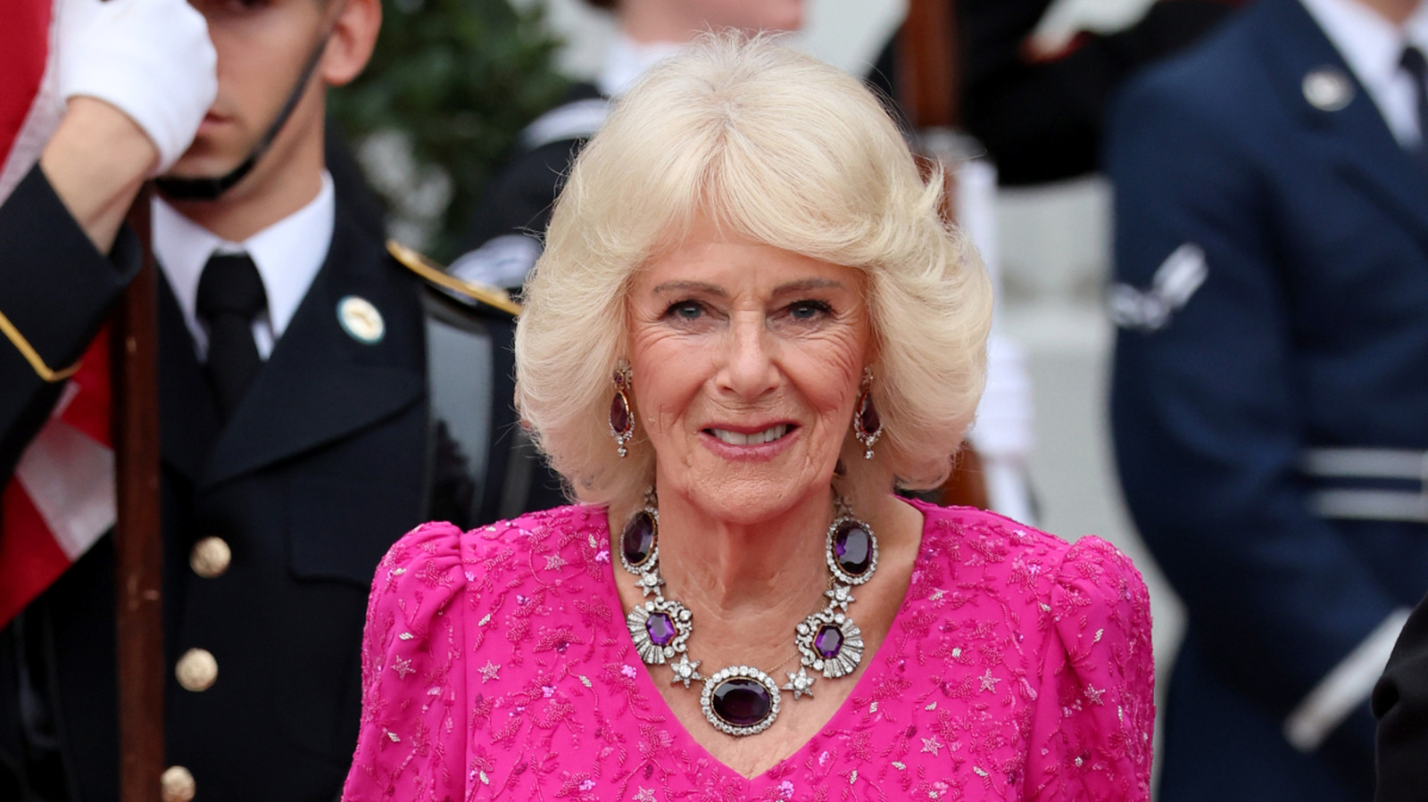 Les tenues les plus en vogue de la reine Camilla