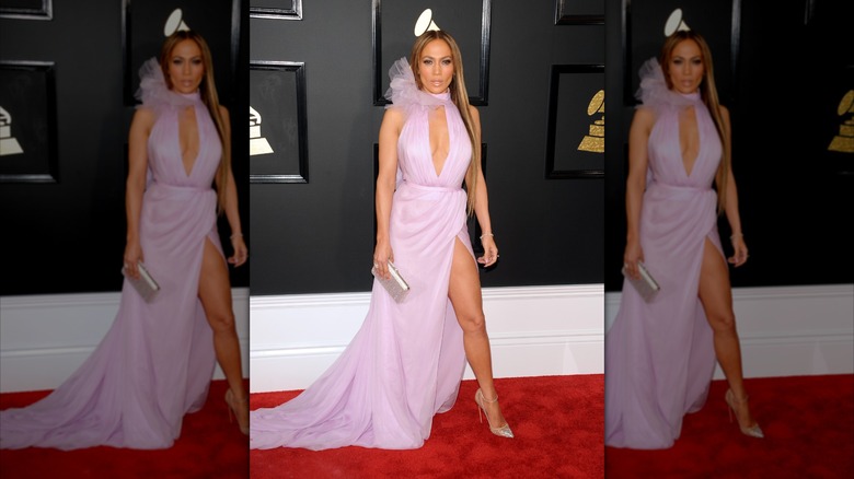 Jennifer Lopez posant