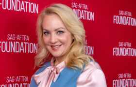 Wendi McLendon-Covey attribue son mariage durable au fait d'avoir évité ces vacances