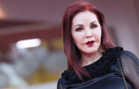 Photos des meilleures tenues de Priscilla Presley à 70 ans