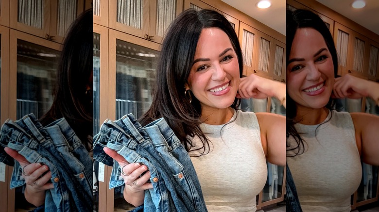 Un cliché de l'influenceuse mode Taryn Truly montrant à ses abonnés les différents jeans qu'elle essaie