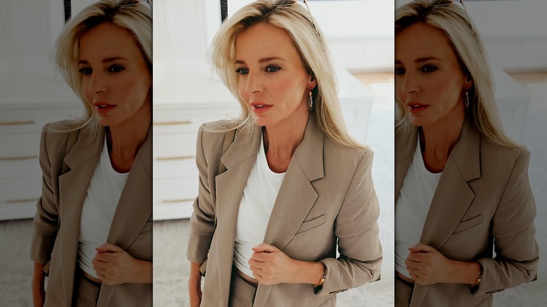 Un gros plan de l'influenceuse mode Erin Busbee