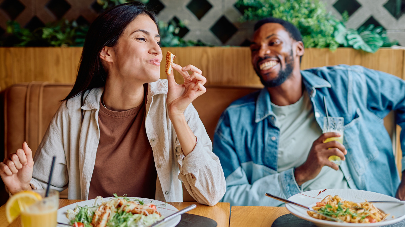 Qu’est-ce que le « codage clair » dans les rencontres ? La tendance est la manière la plus intentionnelle à ce jour