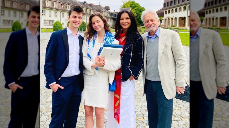 Catherine Zeta-Jones a partagé une photo de la remise des diplômes de sa fille à l'Institut Le Rosey
