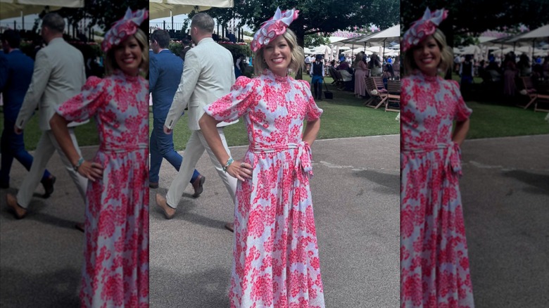 Dylan Dreyer publie dans une robe à imprimé floral rouge et blanc