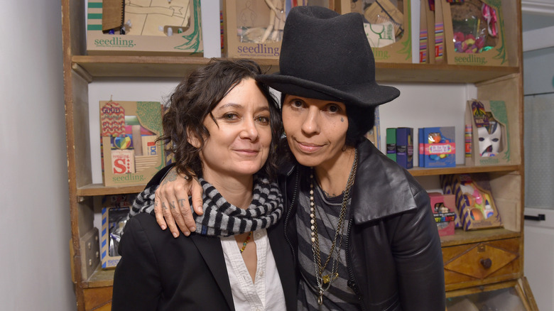 Sara Gilbert et Linda Perry