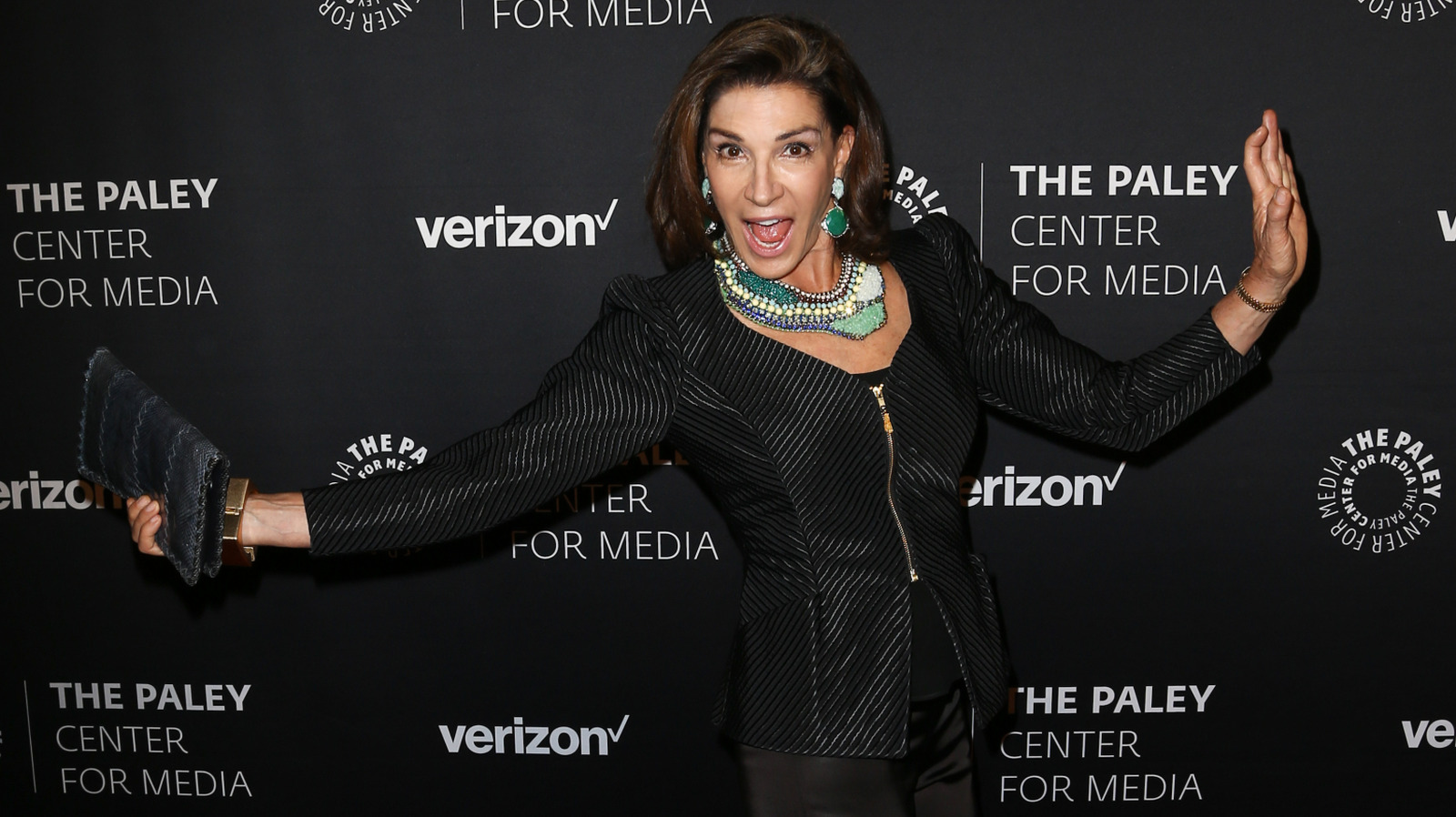 Les photos avant et après mettent en évidence la magnifique transformation des cheveux gris de la star de HGTV Hilary Farr