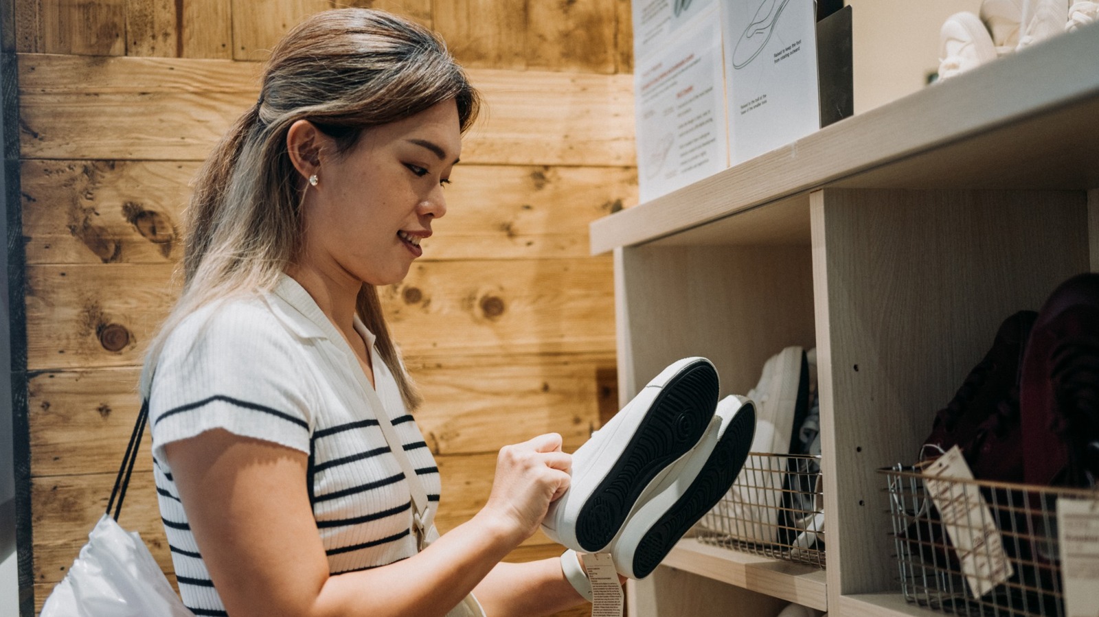 La tendance des chaussures confortables qui rehausse vos ballerines unies (et elle est parfaite pour les femmes plus âgées)