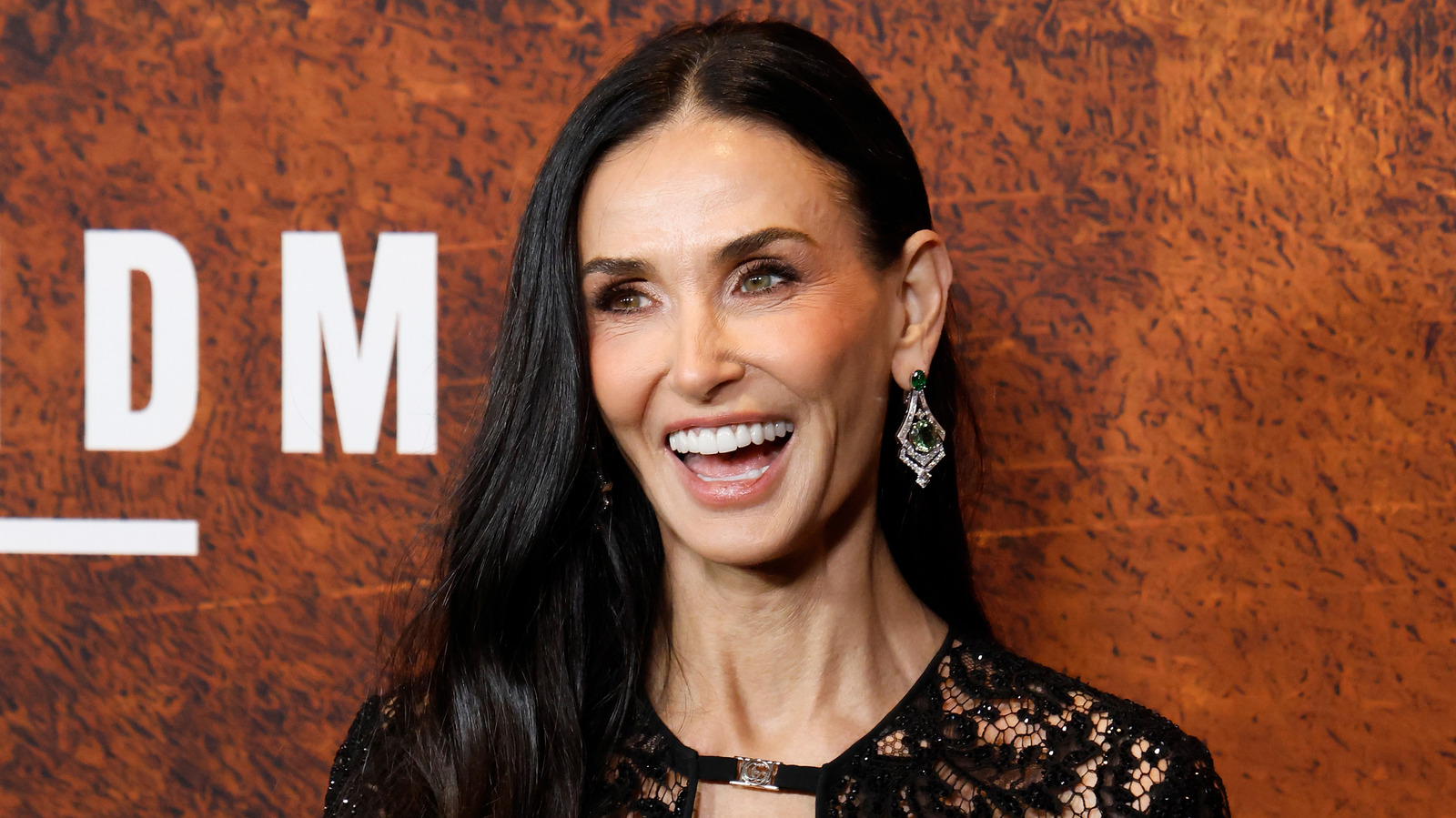 Demi Moore ne laisse pas le vieillissement à Hollywood « définir (sa) valeur » et nous sommes là pour l'amour-propre