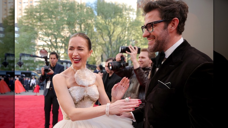 Emily Blunt et John Krasinski partagent un rire 