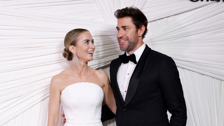 Emily Blunt et John Krasinski sur le tapis rouge des Albie Awards