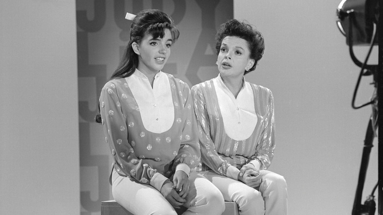 Liza Minnelli et Judy Garland en répétition pour le Judy Garland Show