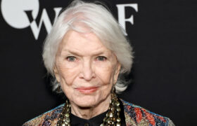 Ellen Burstyn dit que cette habitude de bien-être est la raison pour laquelle elle « continue de donner des coups de pied » à 90 ans