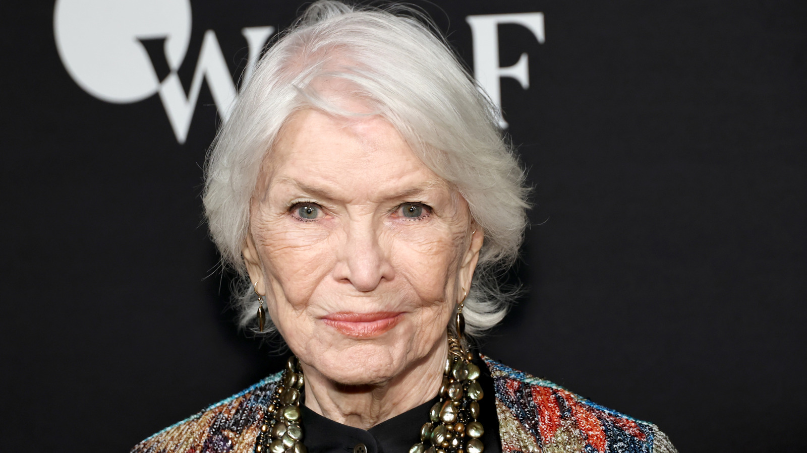 Ellen Burstyn dit que cette habitude de bien-être est la raison pour laquelle elle « continue de donner des coups de pied » à 90 ans