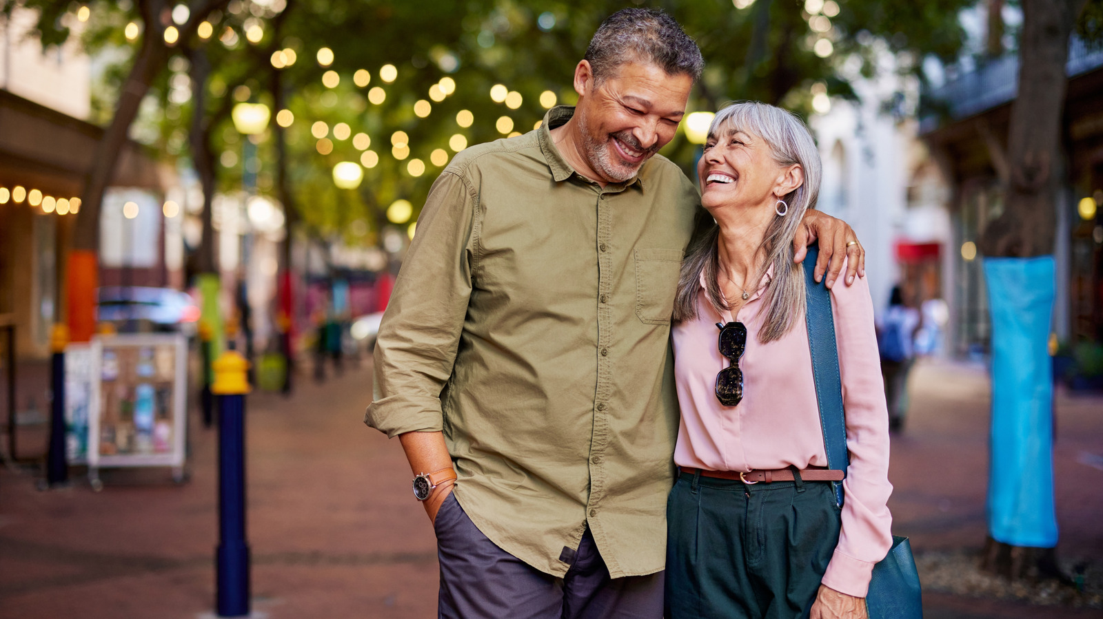 3 Sites de rencontres qui aideront réellement les femmes plus âgées à trouver l’amour
