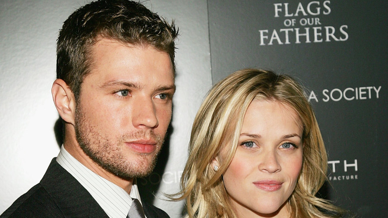 Reese Witherspoon et Ryan Phillippe posant