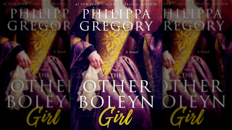 La couverture de The Other Boleyn GIrl présentant un torse de femme dans une robe élaborée