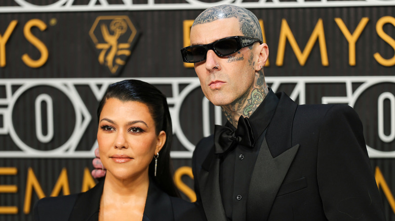 Kourtney Kardashian et Travis Barker sur le tapis rouge