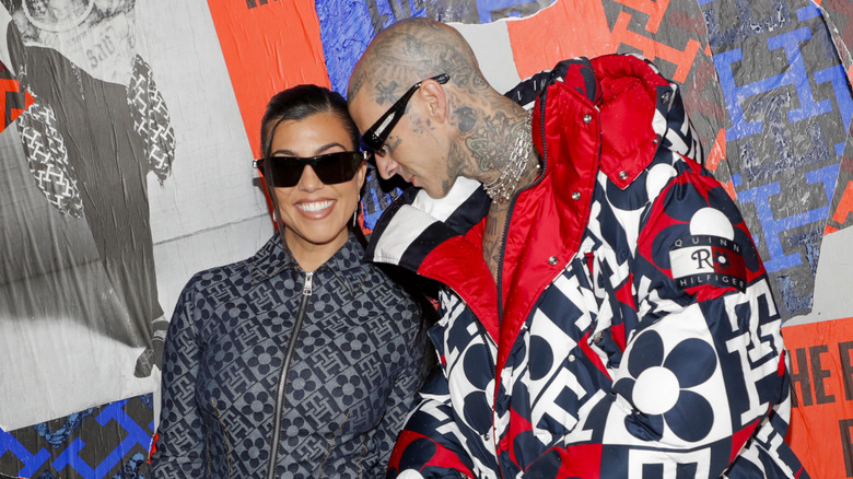 Kourtney Kardashian et Travis Barker sur le tapis rouge