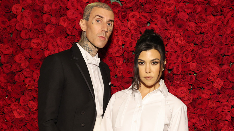 Kourtney Kardashian et Travis Barker sur le tapis rouge