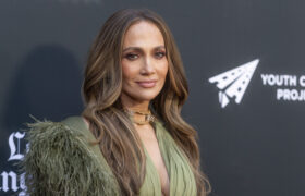 Jennifer Lopez, 56 ans, a donné un aperçu de sa peau impeccable sans maquillage (et ce n'est pas la première fois)