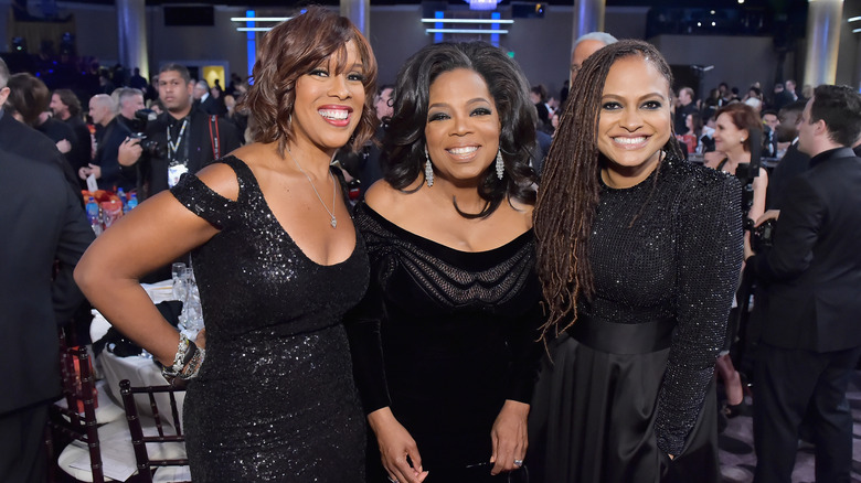 Oprah Winfrey et Gayle King souriantes avec Ava DuVernay