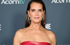 « Je n'en suis pas encore là » : Brooke Shields travaille toujours à embrasser son parcours de cheveux gris