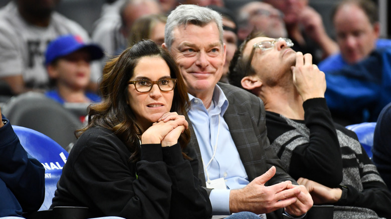 Jami Gertz et Tony Ressler lors d'un match des Atlanta Hawks en 2019