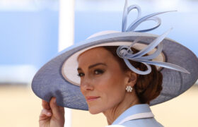 Kate Middleton fait sienne une princesse Diana vintage lors de Trooping The Color 2026