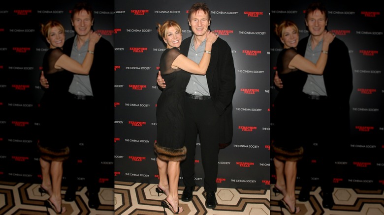 Les acteurs Natasha Richardson et Liam Neeson assistent à une projection spéciale de 