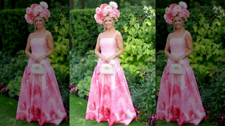 Anouska Lancaster dans une robe rose et un casque au premier jour de Royal Ascot