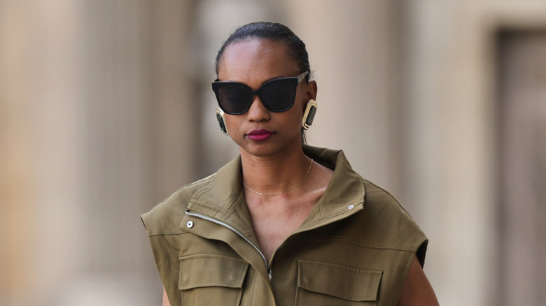 Emilie Joseph lors d'une séance photo de mode street style, le 7 juin 2026 à Paris, France