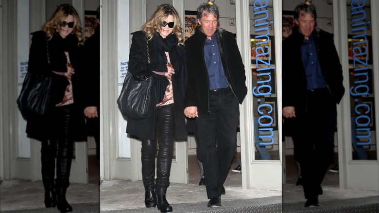Michelle Pfeiffer et David Kelley marchant à New York
