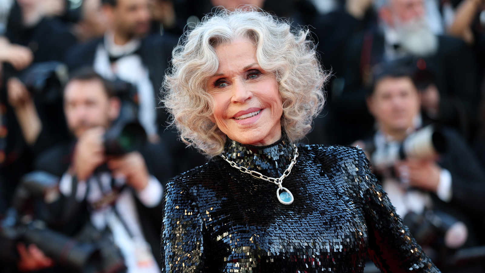 Jane Fonda est l'inspiration de style ultime pour porter des talons de plus de 80 ans