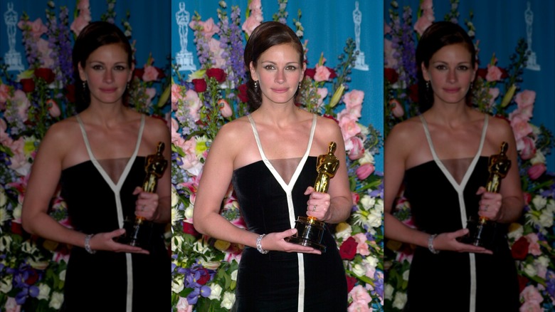 Julia Roberts portant une robe Valentino aux Oscars 2001
