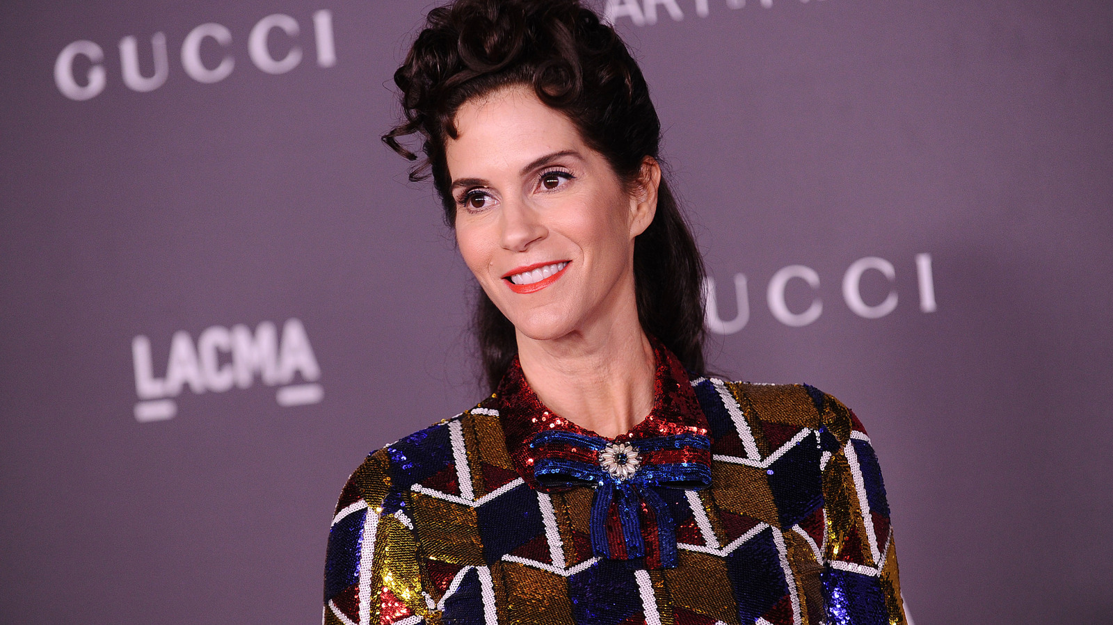 Des photos côte à côte prouvent que Jami Gertz vieillit comme du bon vin