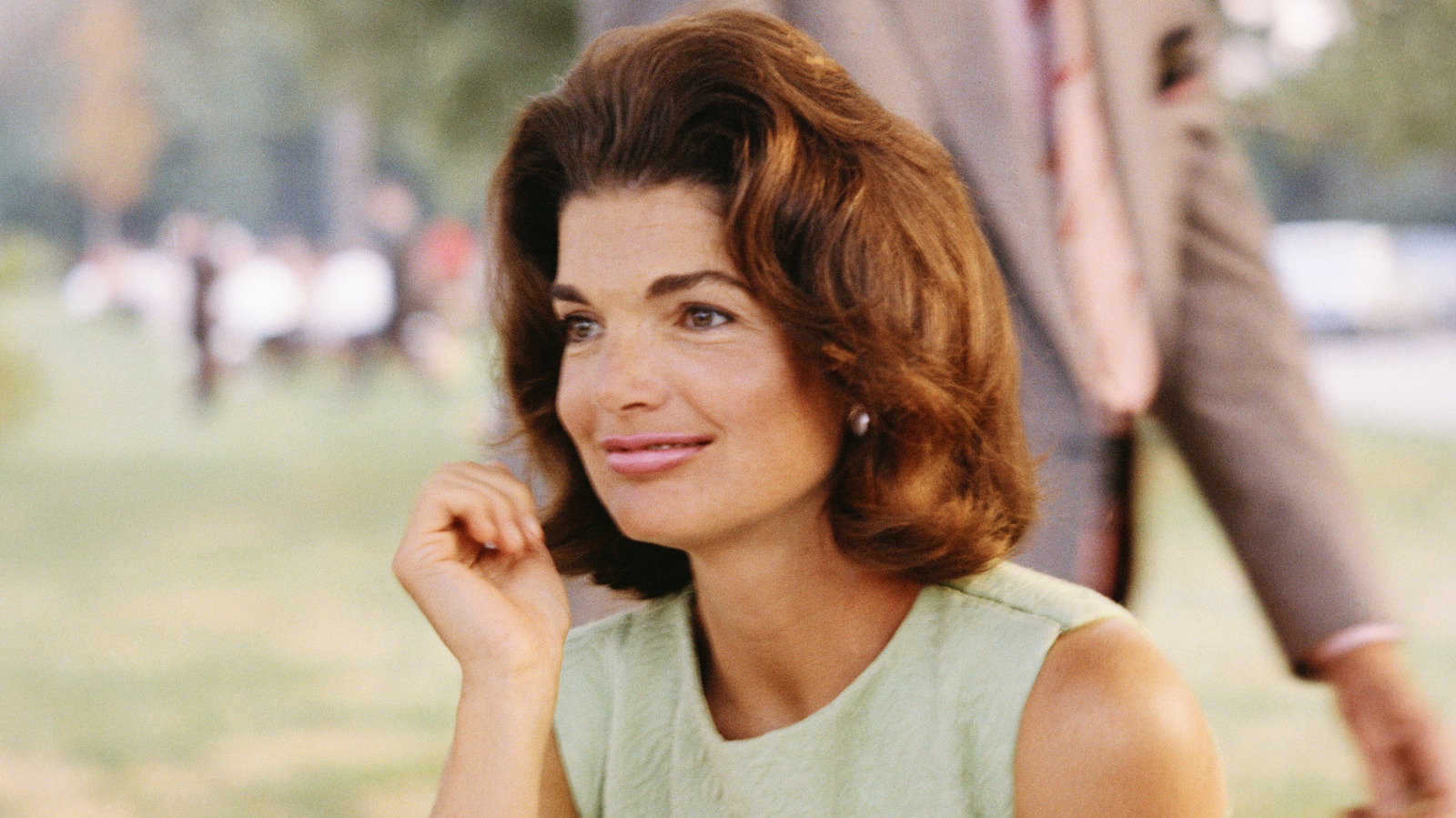 Les coupes emblématiques de la Nouvelle-Angleterre de Jackie Kennedy devraient être votre inspiration de style estival