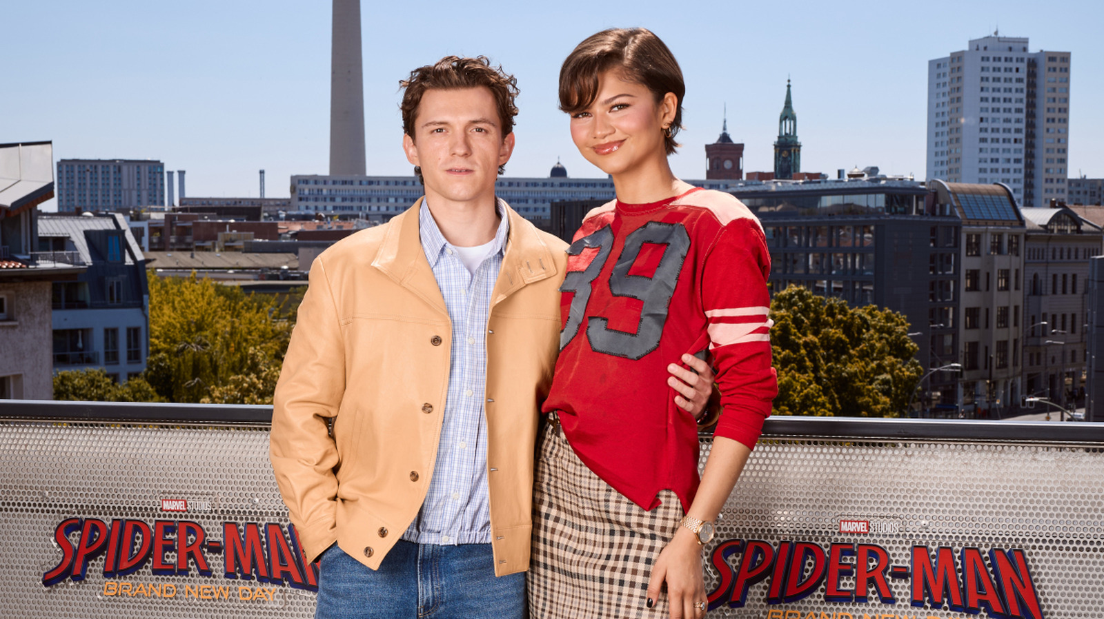 Photos côte à côte de Zendaya et Tom Holland sur leur premier tapis rouge ensemble jusqu'au dernier