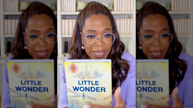 Oprah Winfrey brandissant Little Wonder sur Instagram