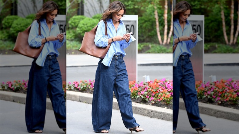 Katie Holmes en jean et chemise bleue en marchant dehors