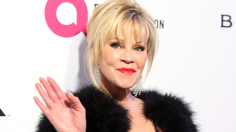 Melanie Griffith sourit sur le tapis rouge en 2017
