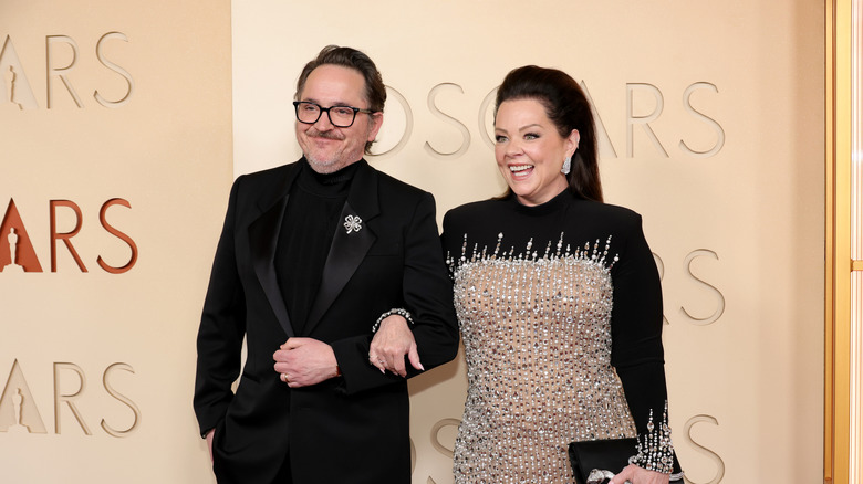 Ben Falcone et Melissa McCarthy assistent à la 98e cérémonie des Oscars
