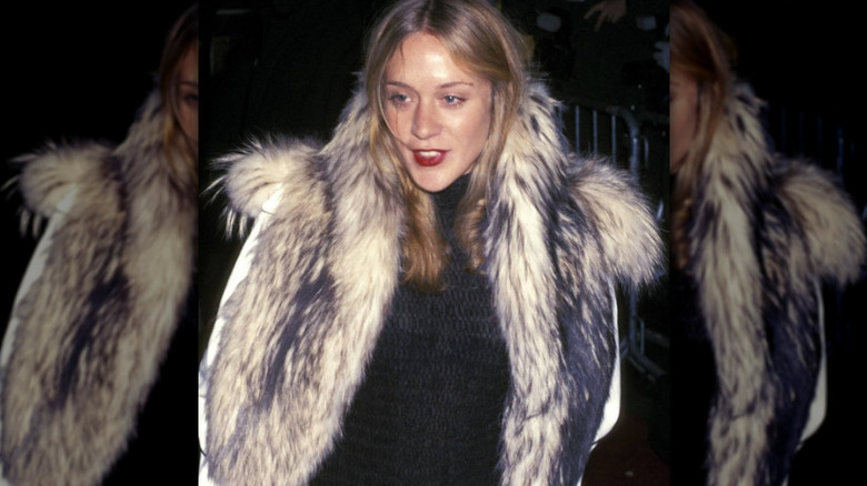 Gros plan de Chloë Sévigny lors d'un événement en 1998