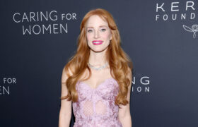 Jessica Chastain présente une coupe de cheveux d'inspiration vintage avant le mariage de Taylor Swift