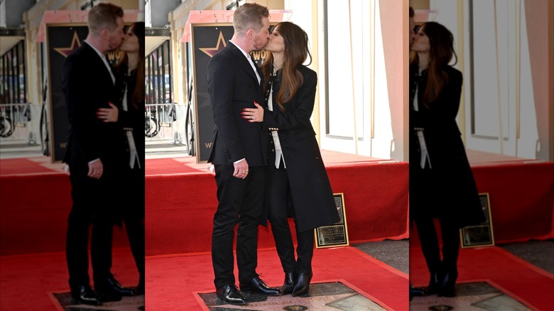 Brenda Song et Macaulay Culkin s'embrassant