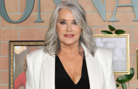 Lorraine Bracco a adopté ses magnifiques cheveux gris et cela lui a permis de gagner des « heures » dans le salon