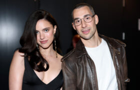 Commentaires rares que Margaret Qualley a faits sur son histoire d'amour avec Jack Antonoff