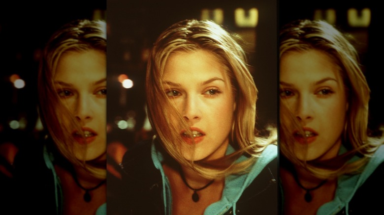 Ali Larter avec les cheveux balayés par le vent sur une photo dans Destination finale