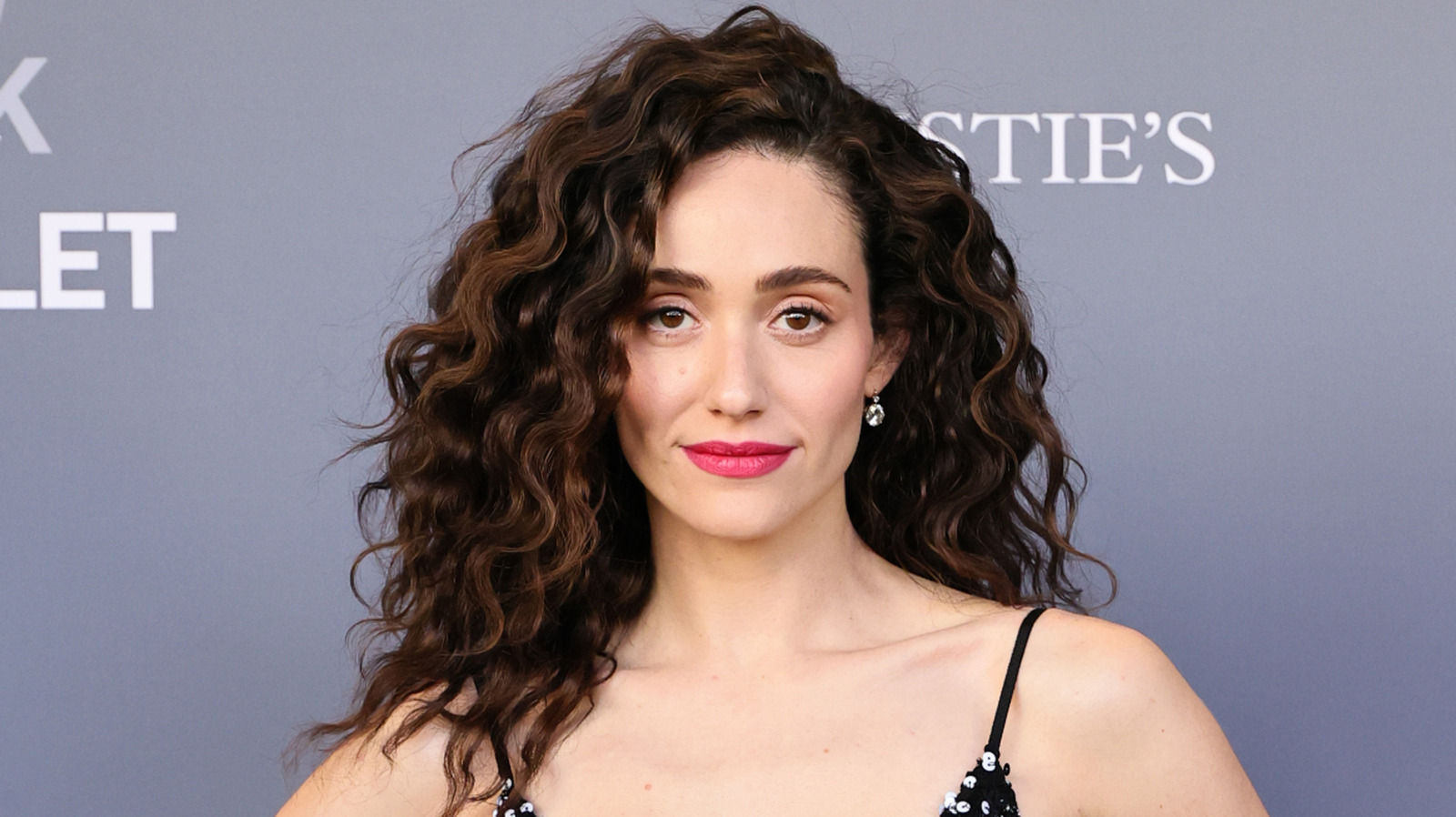 Les mémoires d'Emmy Rossum pensent que tout le monde devrait les lire cet été