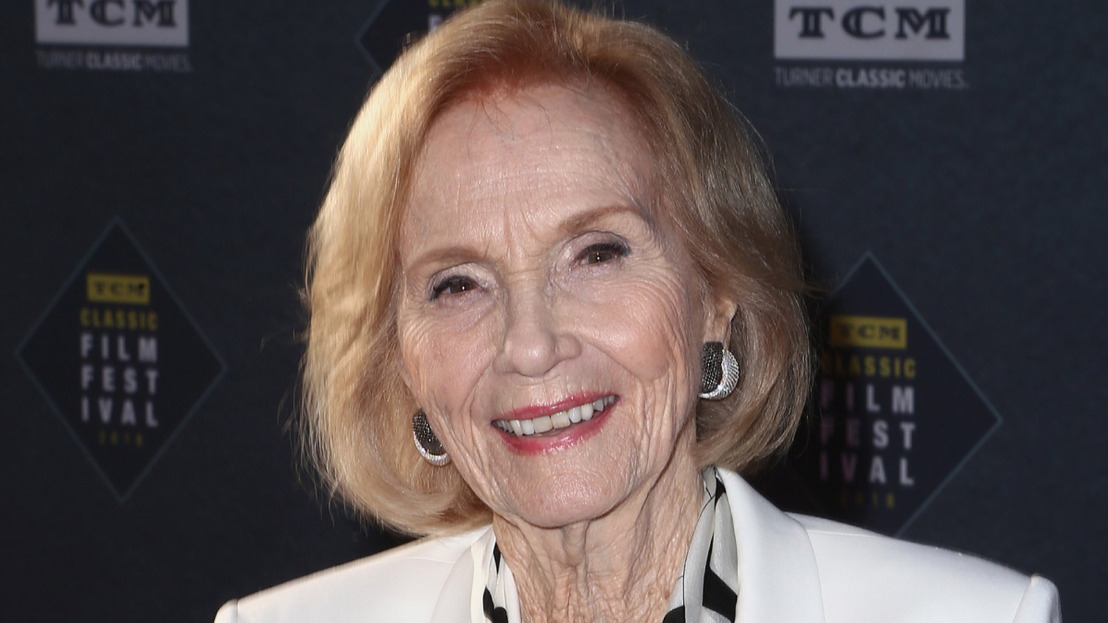 La vieille star hollywoodienne Eva Marie Saint, 102 ans, attribue sa longévité à cette chose facile